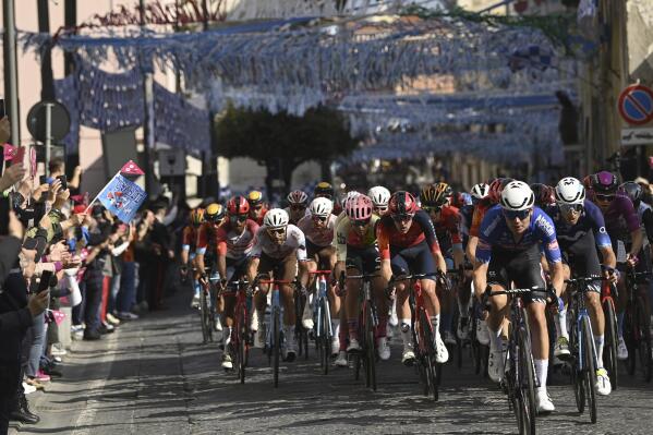 Pedersen wins 6th stage of Giro Leknessund stays in lead after